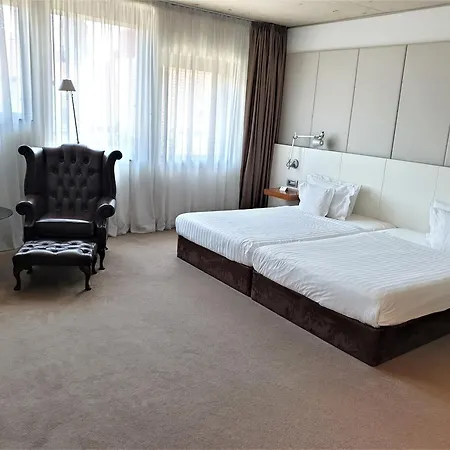 Graffit Gallery Design Hotel Warna