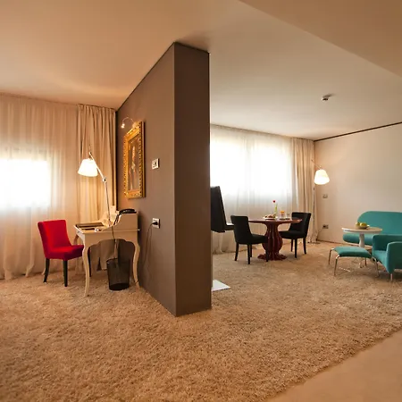 Hotel Graffit Gallery Design Warna