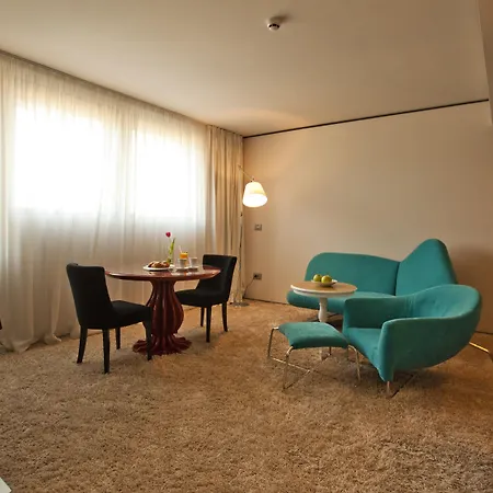 Graffit Gallery Design מלון 5*