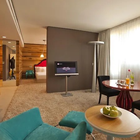 Graffit Gallery Design מלון וארנה