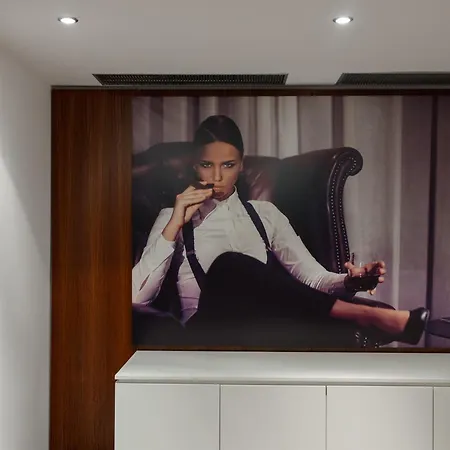 Graffit Gallery Design 5* וארנה