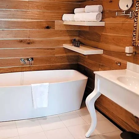 Graffit Gallery Design Hotel Warna