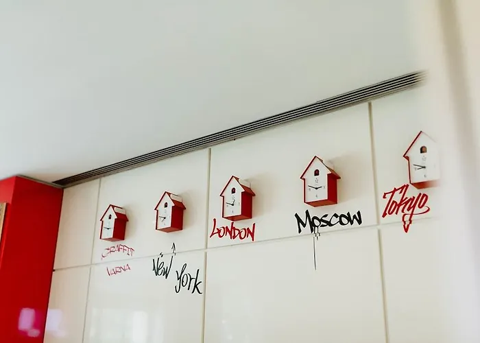 Graffit Gallery Design מלון וארנה