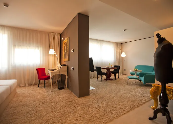 מלון Graffit Gallery Design וארנה