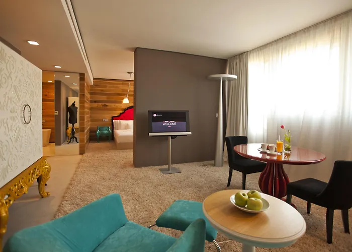 Graffit Gallery Design מלון וארנה