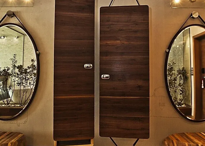 Graffit Gallery Design 5* וארנה