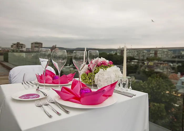 Graffit Gallery Design מלון וארנה