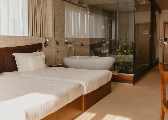 Graffit Gallery Design 5* וארנה